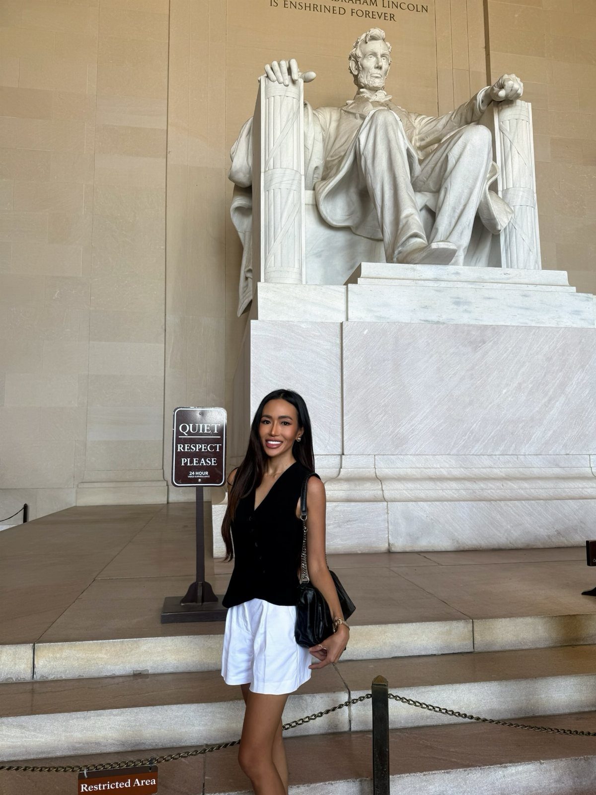 16 Cheap Pretty Places to Travel on a Tight Budget 5 Woman posing in front of the Abraham Lincoln statue at the Lincoln Memorial