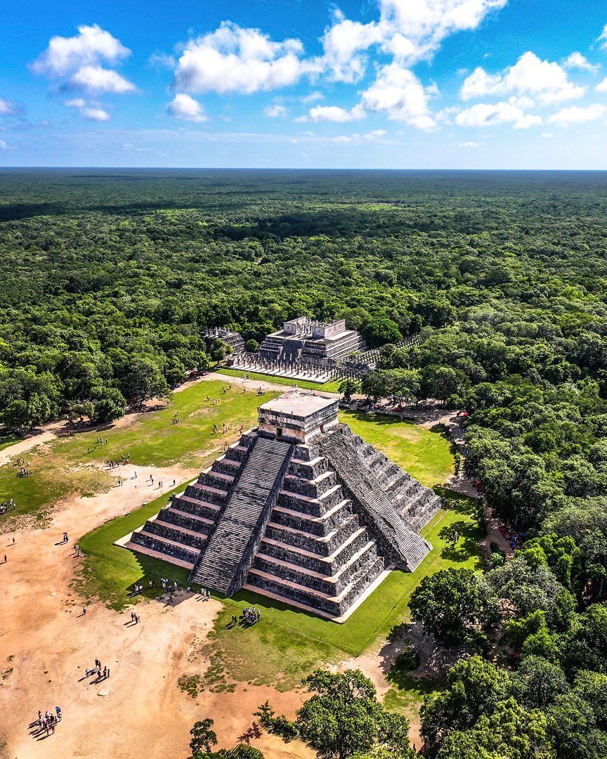 13 Pretty Countries to Visit for Coasts, Peaks and Ruins 7 El Castillo pyramid at Chichén Itzá surrounded by lush green jungle and forest.