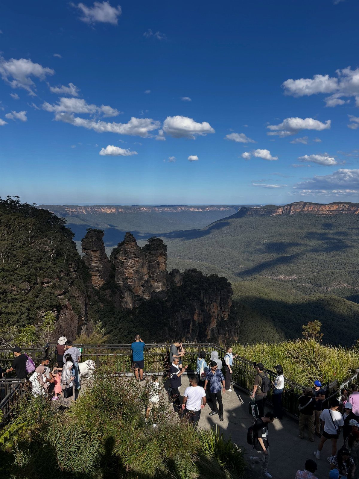 14 Pretty Places in Australia, from Reefs to Wine Regions 2 Rugged sandstone cliffs overlooking a deep green valley under a bright blue sky.
